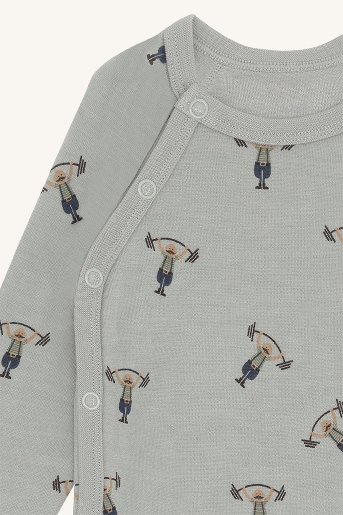 Hust&Claire Baloo Omslag Strong Man Body-Body-Hust&Claire-Junior Barneklær