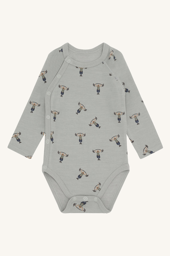 Hust&Claire Baloo Omslag Strong Man Body-Body-Hust&Claire-Junior Barneklær